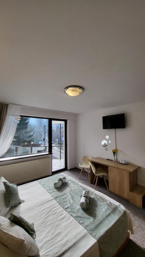 M7 Villa Bed& Bistro Timisu de Jos Eksteriør bilde