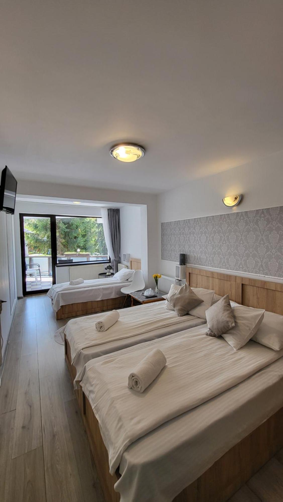 M7 Villa Bed& Bistro Timisu de Jos Eksteriør bilde